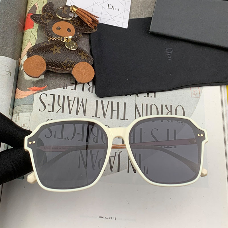 Dior CD8210 Shaded Square Sunglasses In Beige