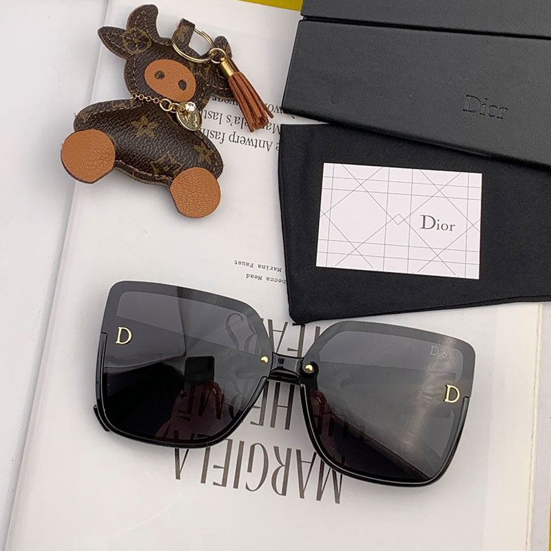 Dior CD8395 Square Sunglasses In Black