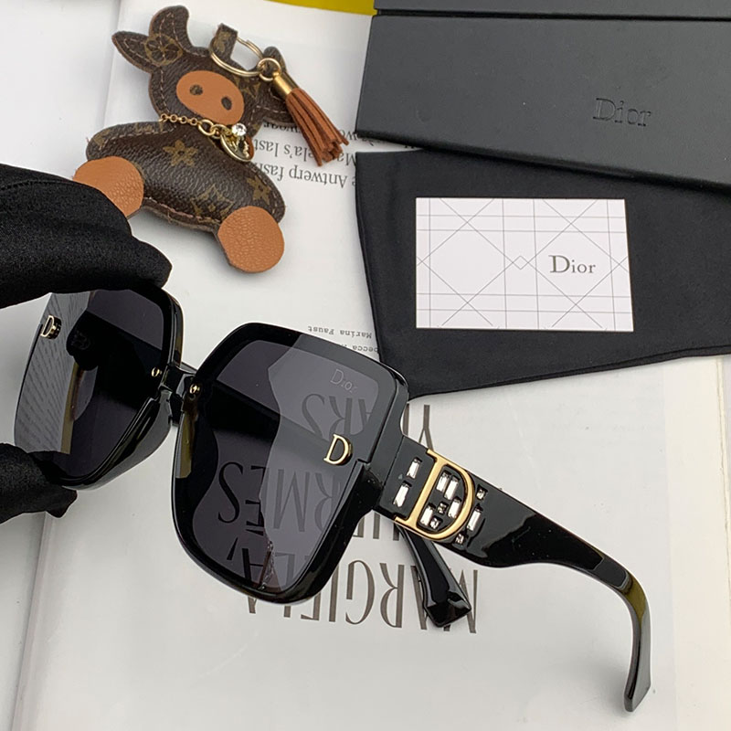 Dior CD8395 Square Sunglasses In Black