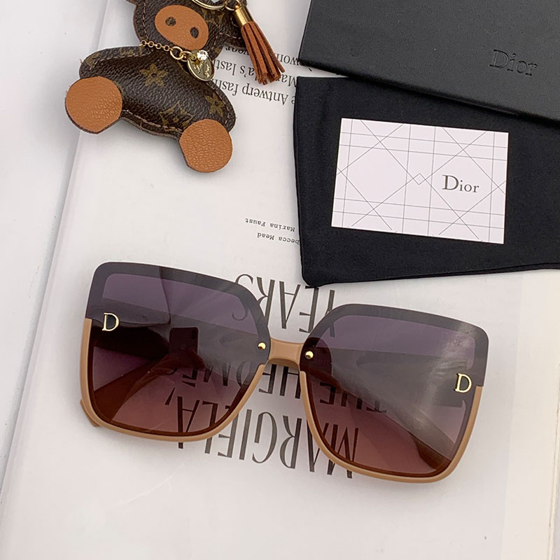 Dior CD8395 Square Sunglasses In Khaki