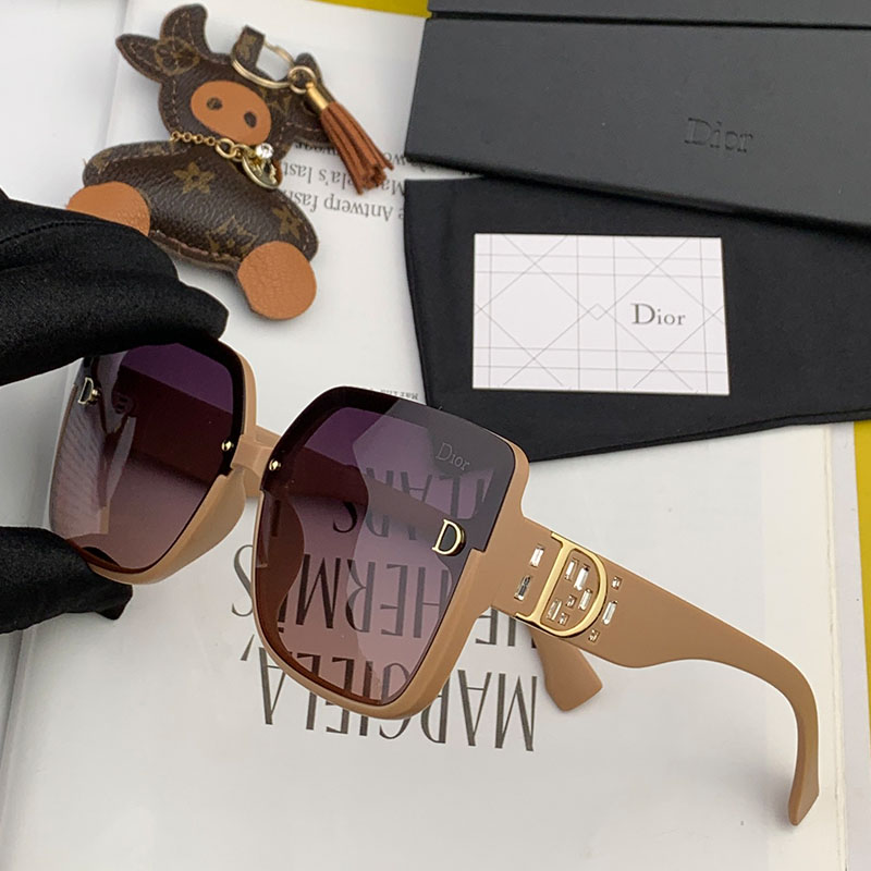 Dior CD8395 Square Sunglasses In Khaki