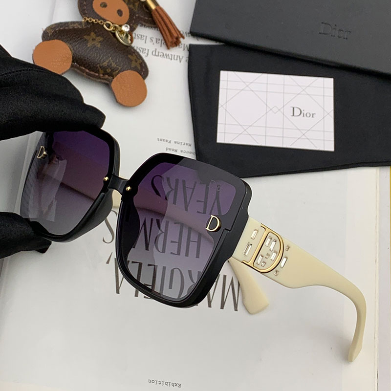 Dior CD8395 Square Sunglasses In Purple