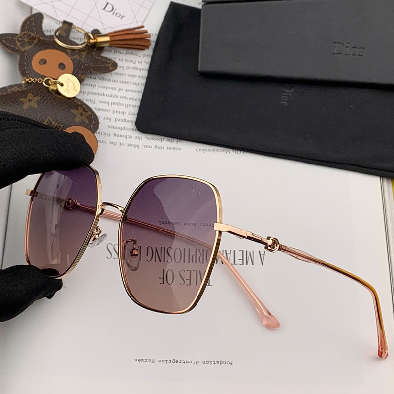 Dior D2701 Square Sunglasses In Gold