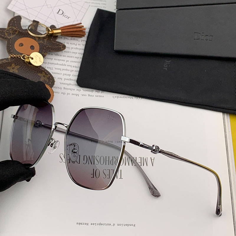 Dior D2701 Square Sunglasses In Silver