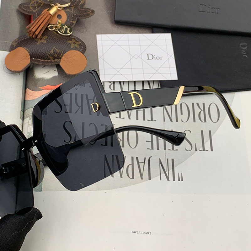 Dior D4622 Square Sunglasses In Black