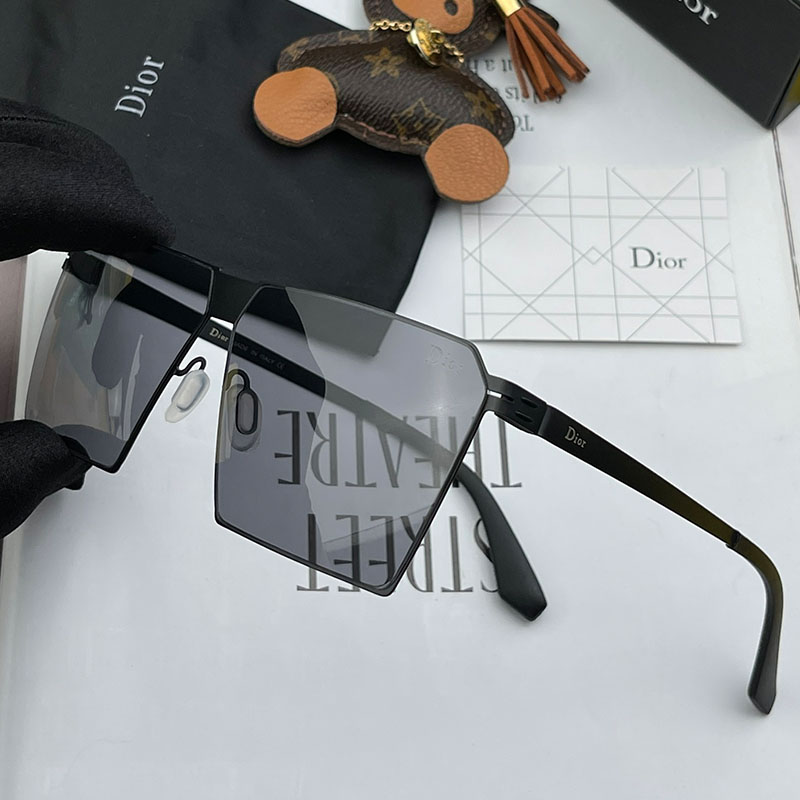 Dior D5543 Oversized Square Sunglasses In Grey