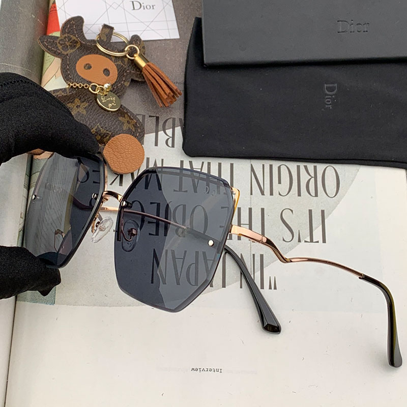 Dior D7088 Square Sunglasses In Black