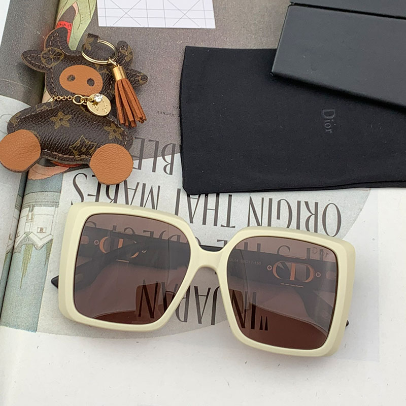 Dior D7627 Oversized Square Sunglasses In Yellow