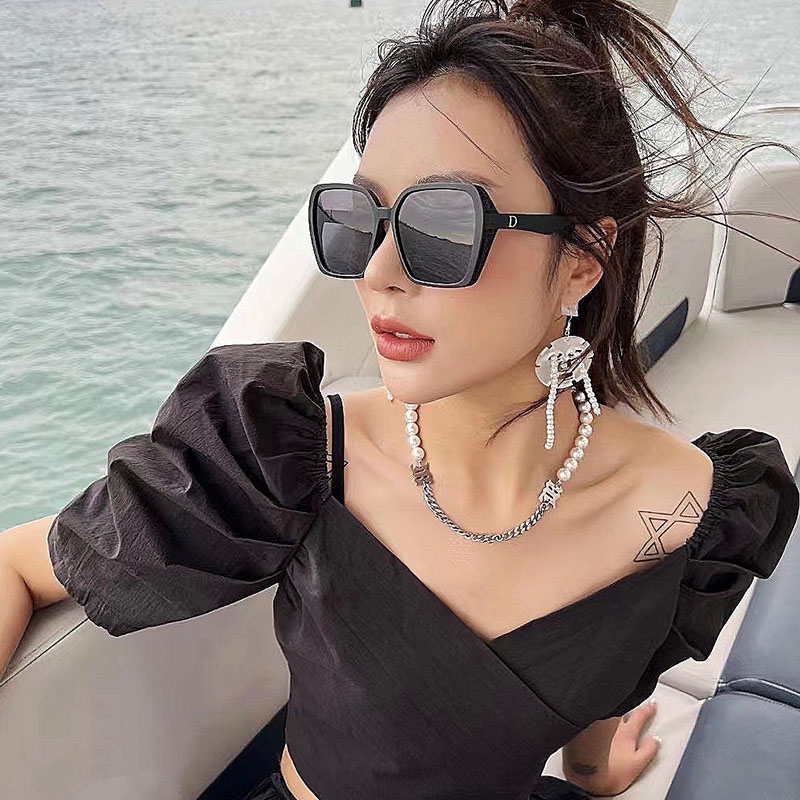 Dior D7732 Square Sunglasses In Black