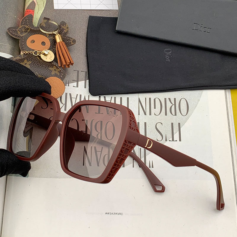 Dior D7732 Square Sunglasses In Burgundy