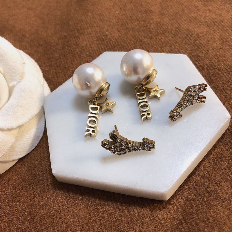 Diorable Giraffe Earrings Metal/ White Resin Pearls and White Crystals Gold